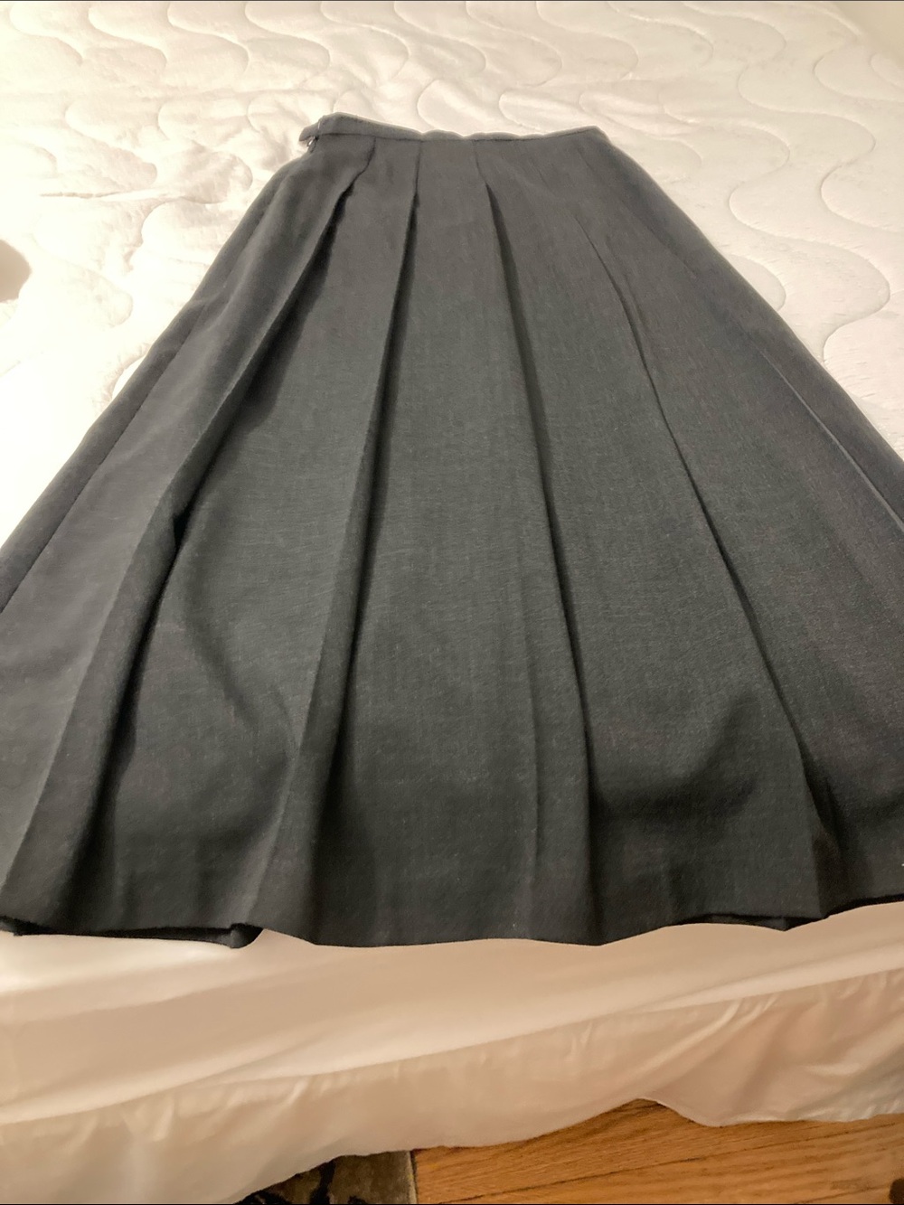 Fabulous classic GEMMA KAHNG deep charcoal, gray wool